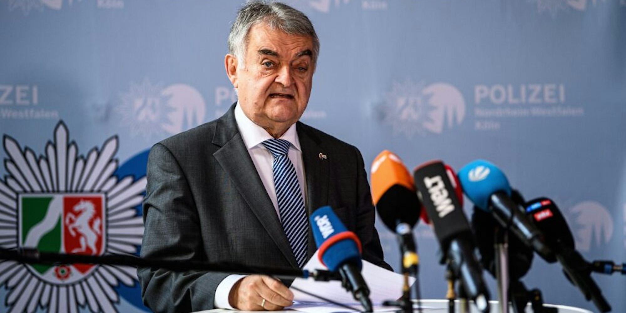 NRW-Innenminister Herbert Reul (CDU) sagte, es gab konkrete Hinweise auf einen Anschlag.