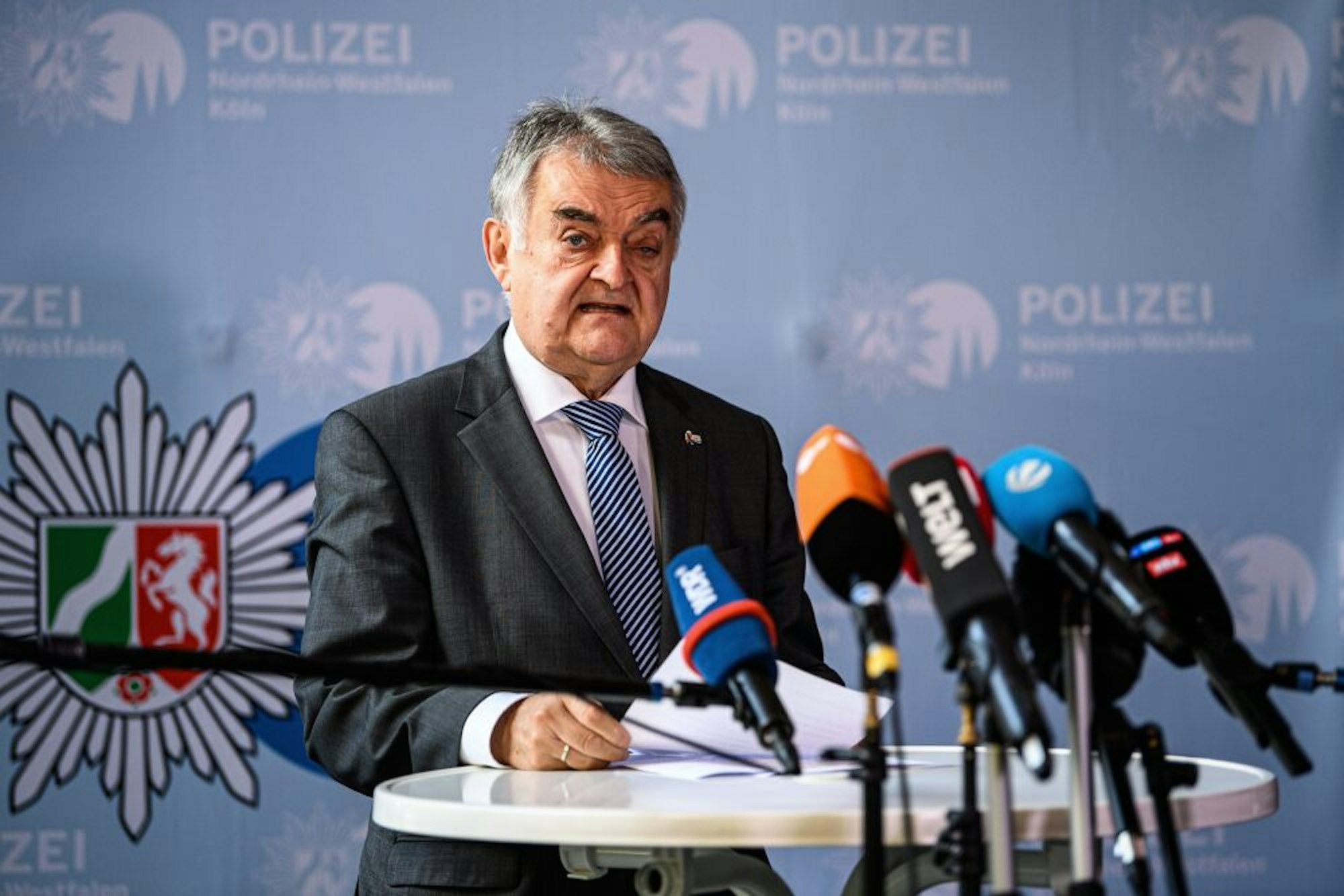 NRW-Innenminister Herbert Reul (CDU) sagte, es gab konkrete Hinweise auf einen Anschlag.