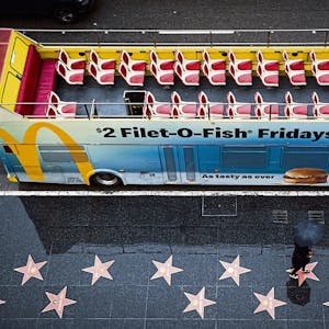 Ein leerer Touristenbus in Hollywood