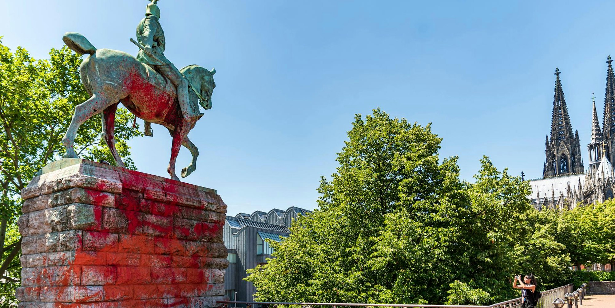Reiterdenkmal Köln beschmiert