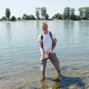 Viel sauberer sei das Wasser des Rheins, sagt der Biologe Klaus Weddeling – die Flussmuscheln sind zurückgekehrt.