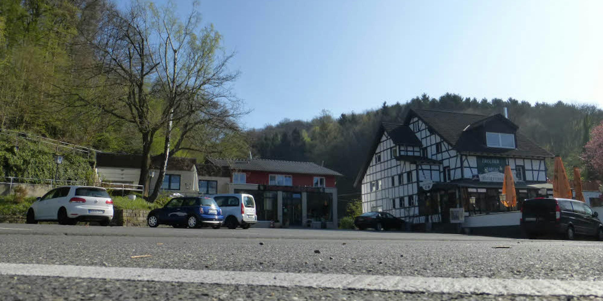 Weithin bekannt als Ausflugslokal ist das Restaurant Meigermühle (rechts) im Sülztal an der Landstraße 288. Kaum bekannt dagegen ist das Seniorenheim Meigermühle, das sich hinter der kleinen Erlebnisbrauerei befindet und erweitert werden soll.
