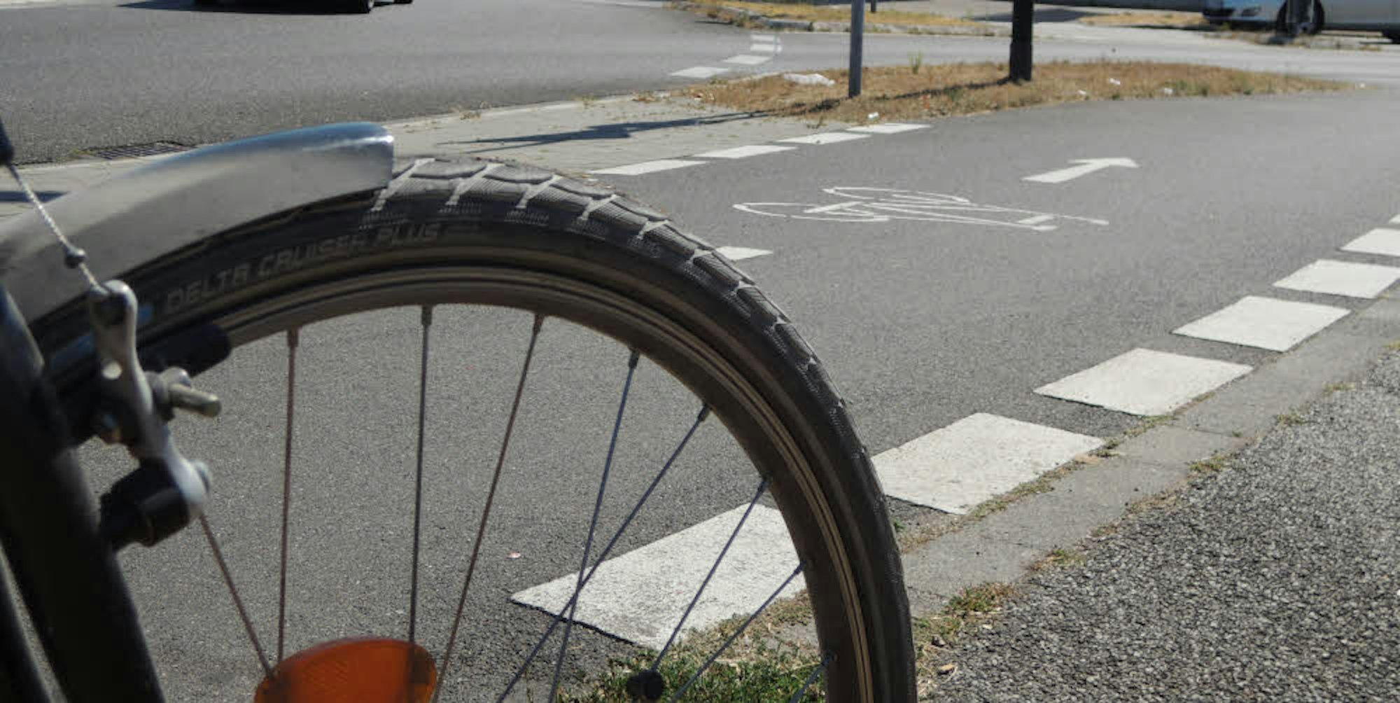 Auf der Erfttalstraße in Kerpen-Sindorf verunglückten am Montag vor einer Woche zwei Radfahrer, doch die Polizei konnte nicht ausrücken, weil sie anderweitig im Einsatz war.