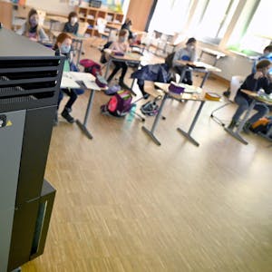 Manche Schulklassen in Deutschland sind bereits mit Luftreinigern ausgestattet worden.