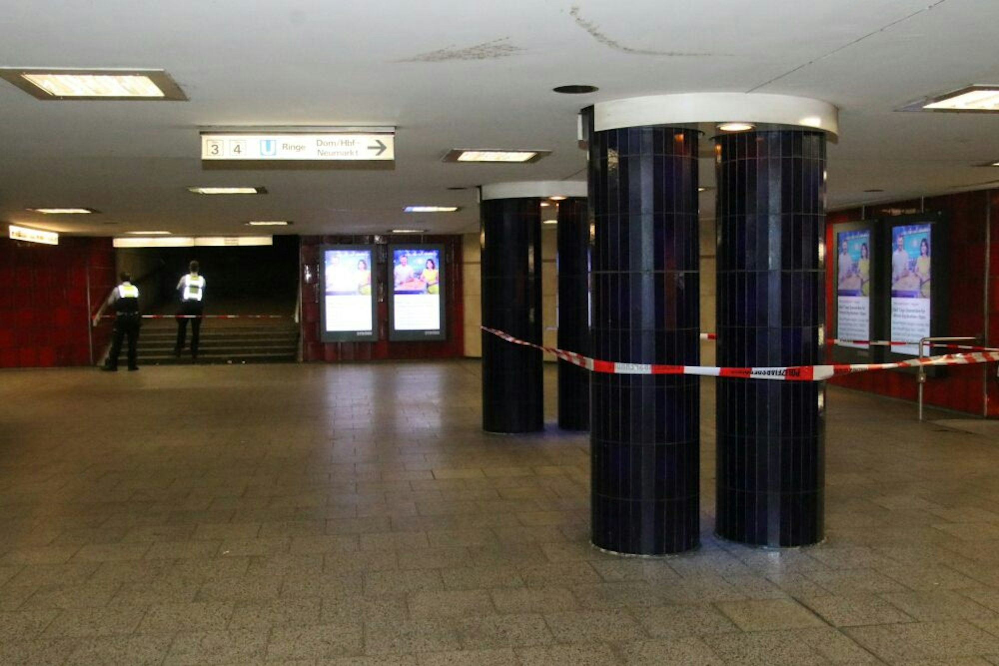 In der Passage der U-Bahn-Station am Ebertplatz kam es am Freitagabend zu einer gewalttätigen Auseinandersetzung.