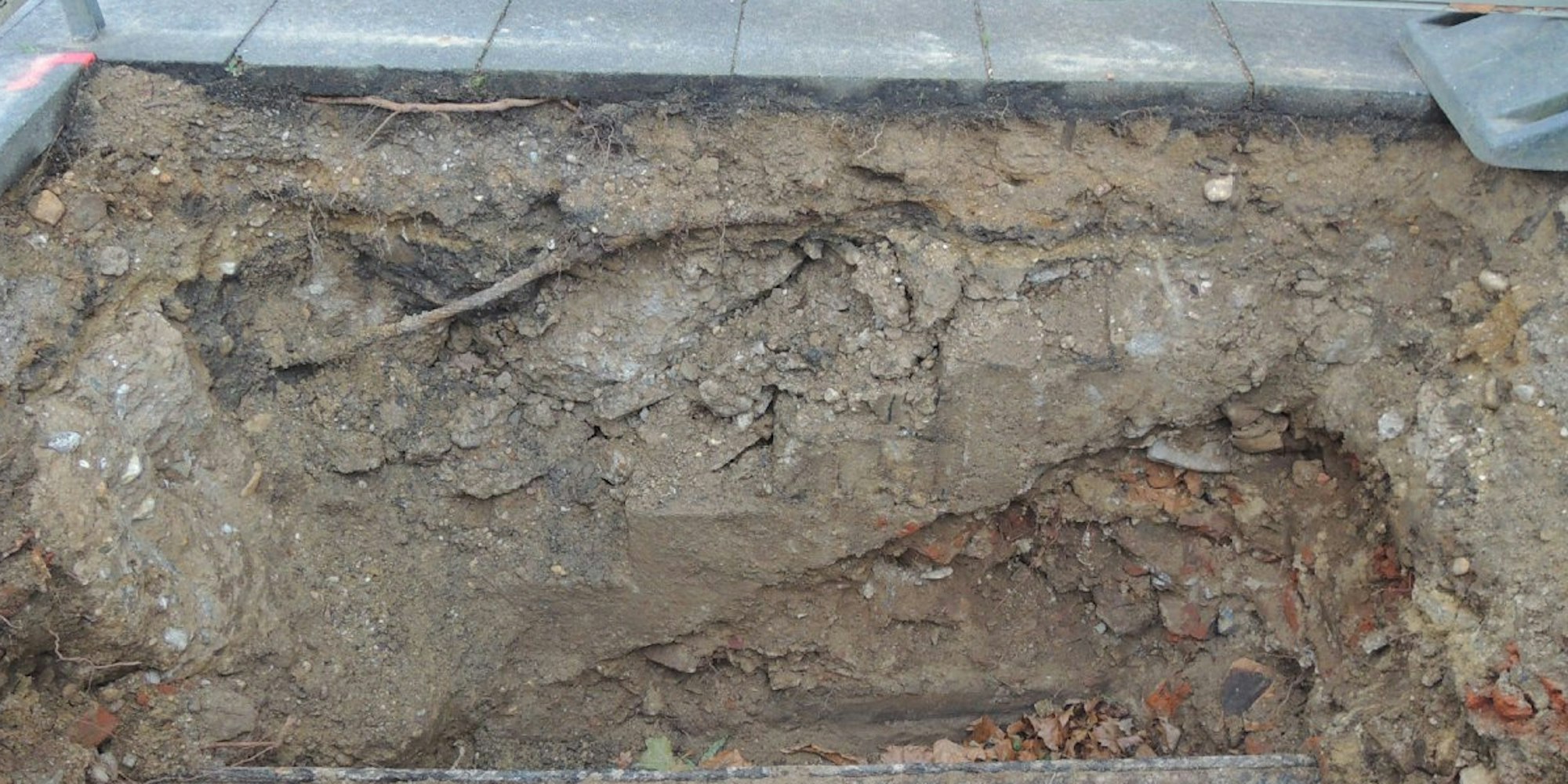Bei Bauarbeiten in Türnich sind die Überreste eines Bunkers entdeckt worden.