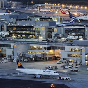 Betrieb herrscht auf dem Flughafen von Frankfurt am Main. (Symbolbild)