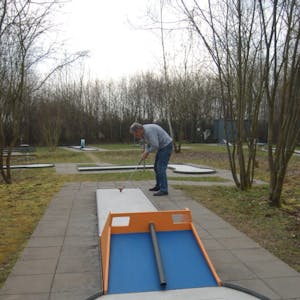 Auch Besucher können in Türnich Minigolf spielen.