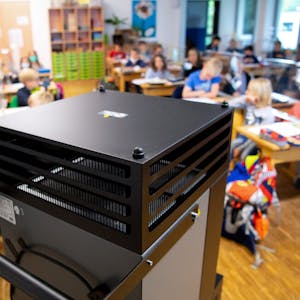 In allen Klassen der Kaller Grundschulen und in den Turnhallen sollen Luftreinigungsgeräte aufgestellt werden. (Symbolfoto)