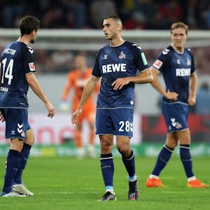 Ratlose und enttäuschte FC-Führungsspieler: Jonas Hector, Ellyes Skhiri und Timo Hübers (vl.n.r.) während des 0:5 in Mainz.