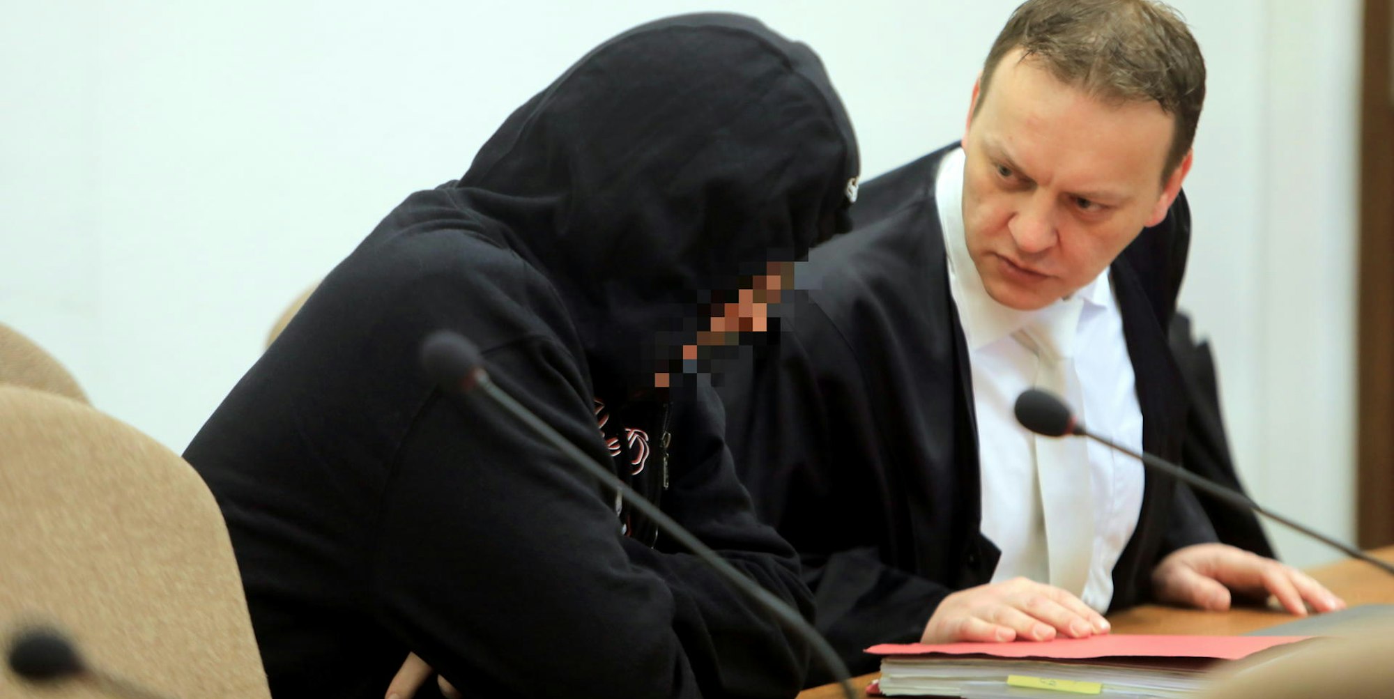 Vor dem Kölner Landgericht findet der Mordprozess statt. Eine 41-jährige Frau aus Elsdorf war das Opfer.