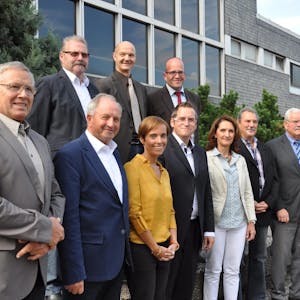 Helmut Breuer (rechts) mit anderen früheren Ortsbürgermeistern in Bedburg