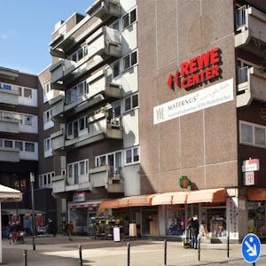 Die Maternus-Seniorenwohnanlage in Rodenkirchen liegt direkt über einem Supermarkt