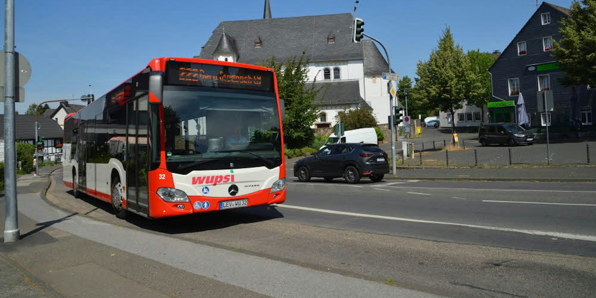 Die Wupsi-Buslinie 222 zwischen Gladbachs S-Bahnhof und Leverkusen soll künftig mit Elektorbussen betrieben werden.