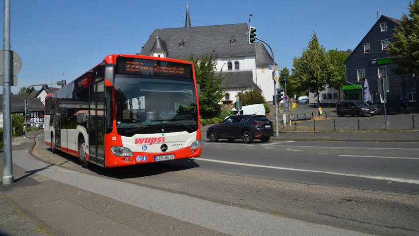 Die Wupsi-Buslinie 222 zwischen Gladbachs S-Bahnhof und Leverkusen soll künftig mit Elektorbussen betrieben werden.