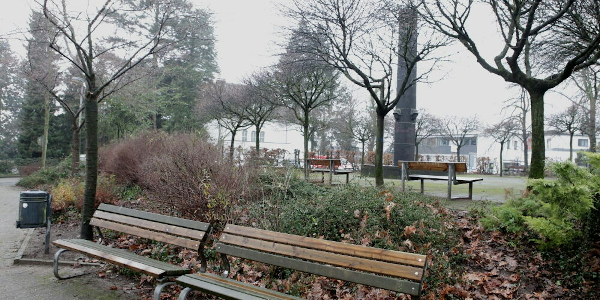 Etliche Bäume auf dem Deutschen Platz in Bensberg sollen gefällt, aber auch acht neue gepflanzt werden.