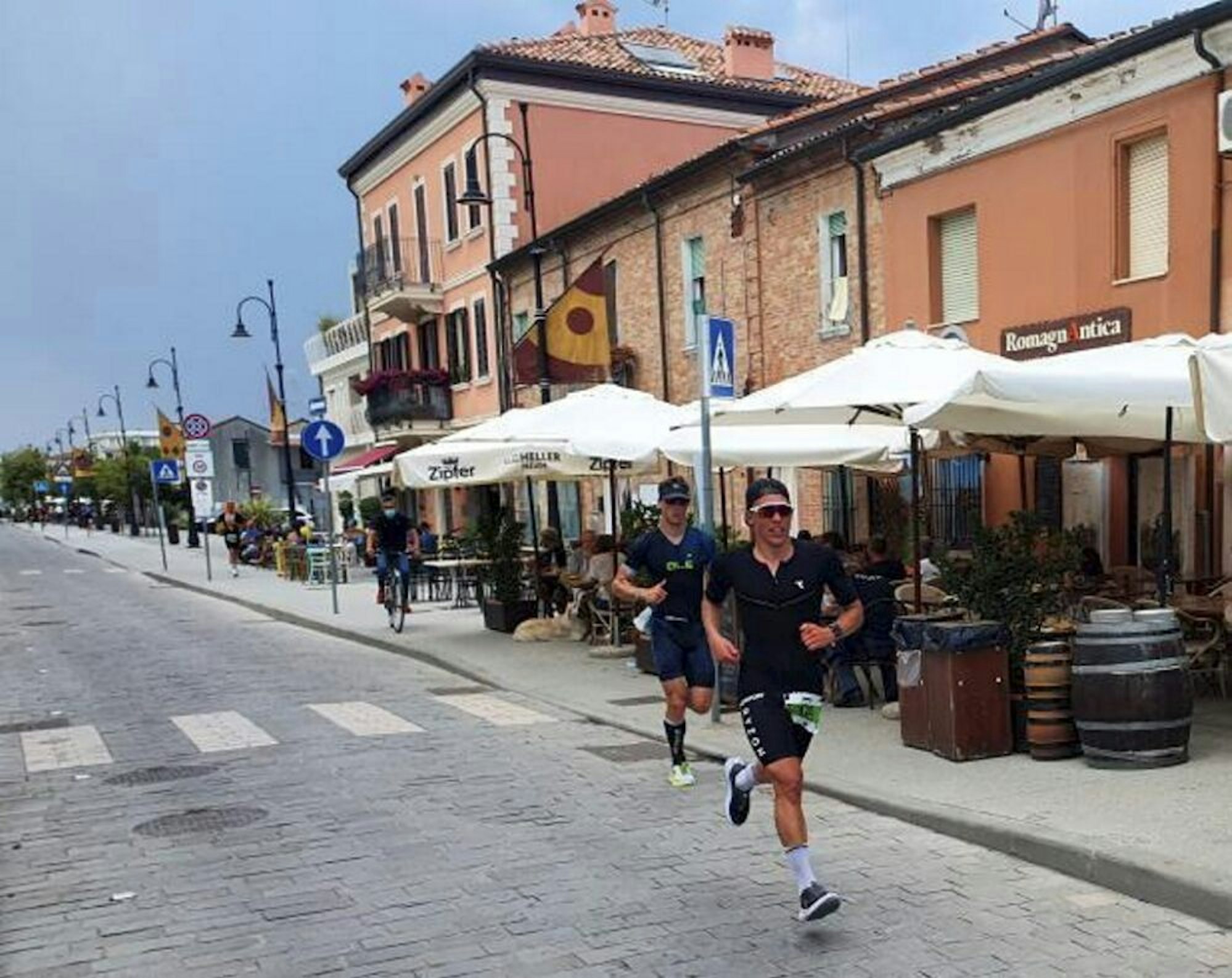 Der Marathon zum Abschluss des Ironman führte in Italien durch die Straßen der Stadt Cervia.