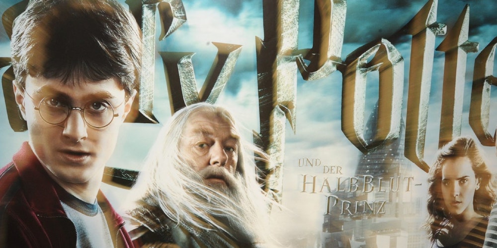 Die Harry-Potter-Reihe revolutionierte den Buchmarkt und ist bis heute die erfolgreichste Film-Serie aller Zeiten. Im Bild: „Harry Potter“ Daniel Radcliffe, „Dumbledore“ Michael Gambon, „Hermine“ Emma Watson und „Ron“ Rupert Grint.