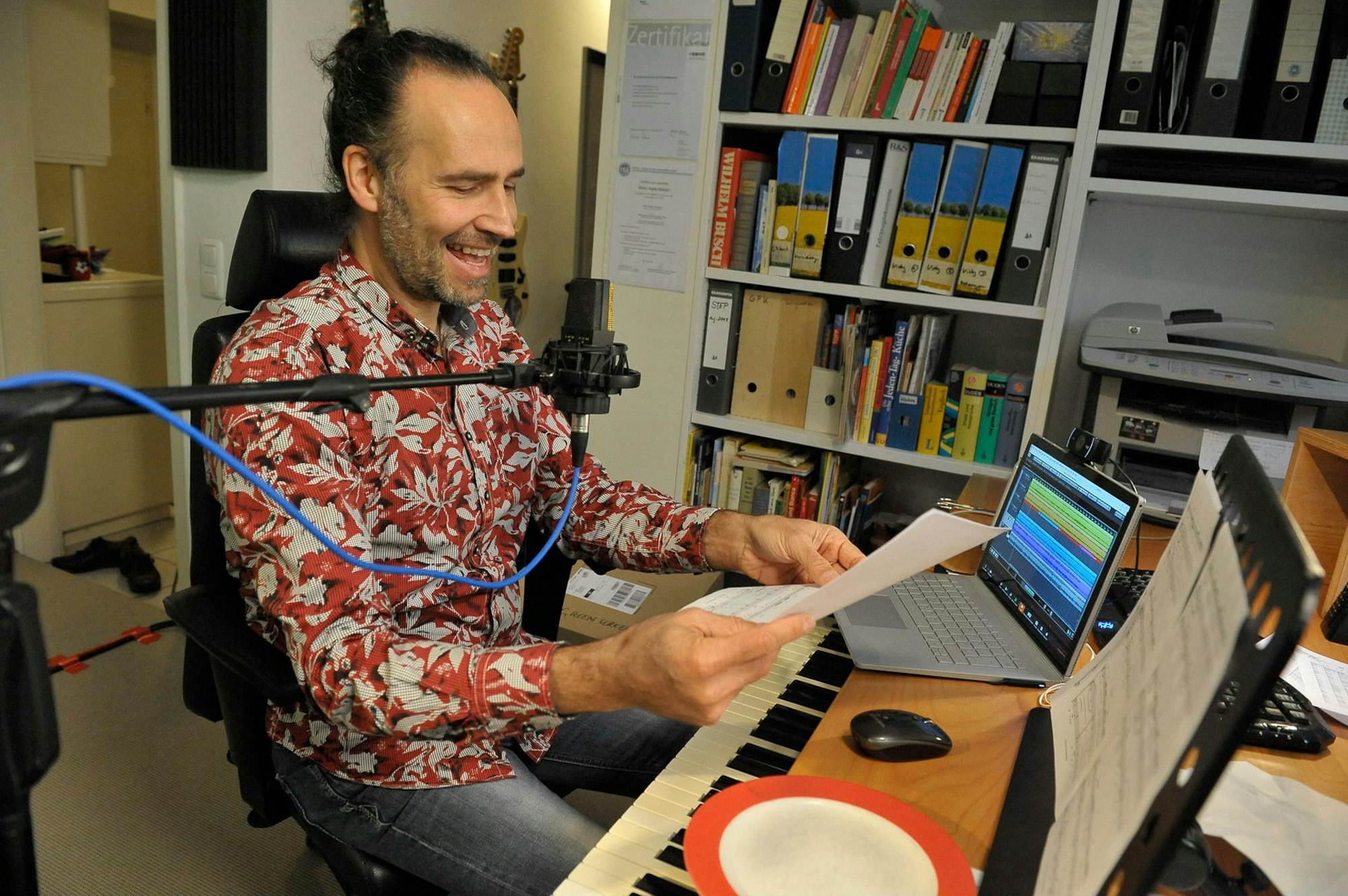 Im Frühjahr hatte Eddi Hüneke eine virtuelle Chorprobe auf die Beine gestellt. Jetzt gibt es Konzerte online.