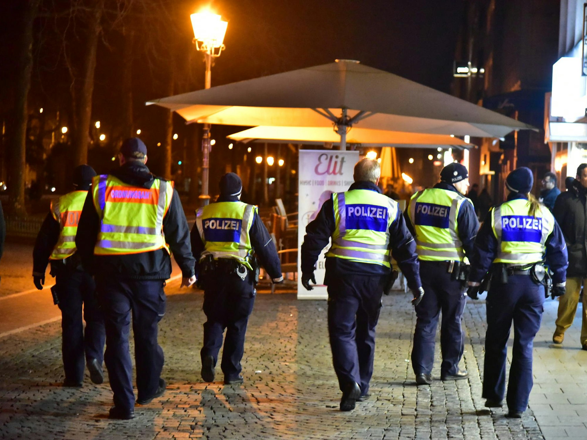 Kölner Polizei und Ordnungsamt im Einsatz bei einer Streife.