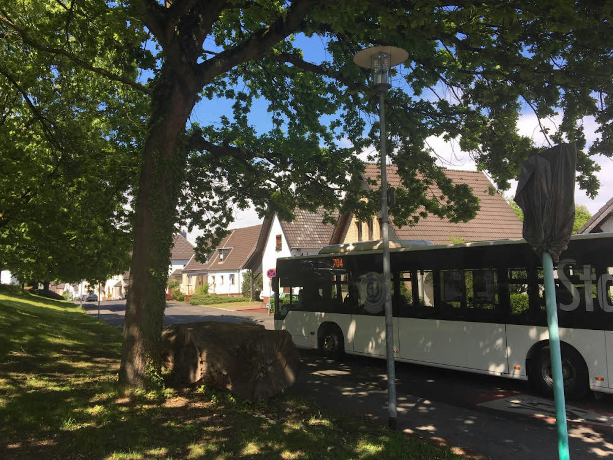 Busse werden in den nächsten 18 Monaten nicht mehr verkehren. Die Straße Am Krausen Baum wird gesperrt.