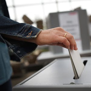Wahlurne Kommunalwahl Symbolbild
