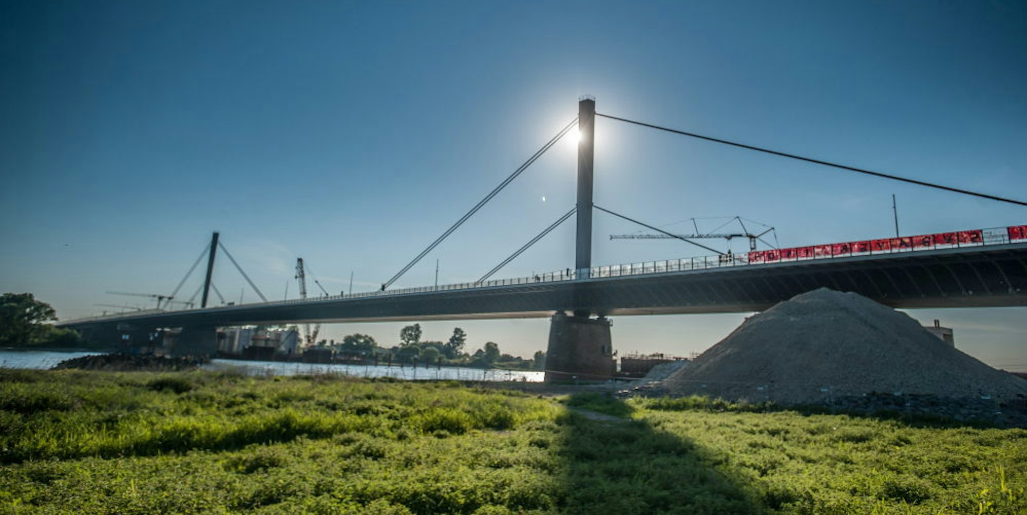 Die Leverkusener Rheinbrücke.