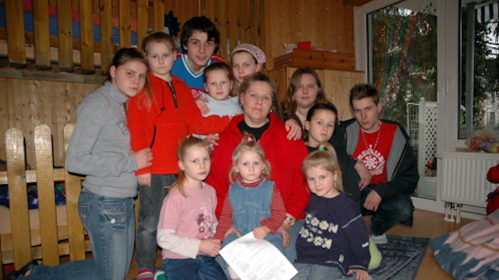 Silvia Wollny und ihre elf Kinder, die sie rund um die Uhr versorgt.