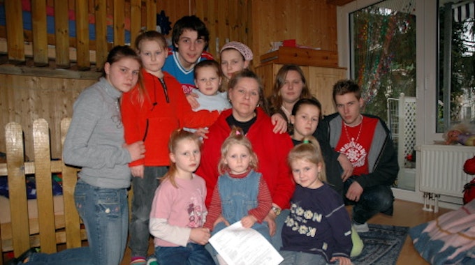 Silvia Wollny und ihre elf Kinder, die sie rund um die Uhr versorgt.