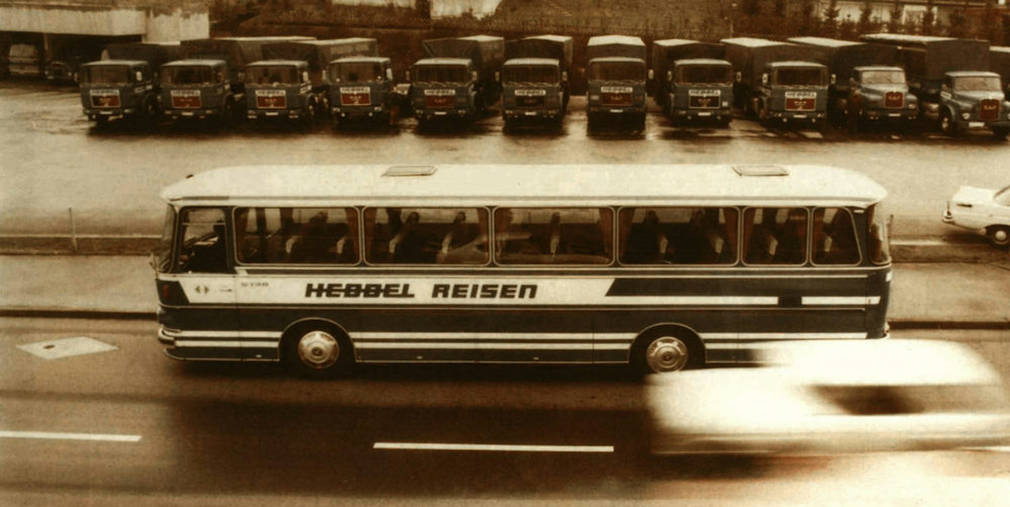 So sahen in den 70er Jahren die Reisebusse von Hebbel aus.