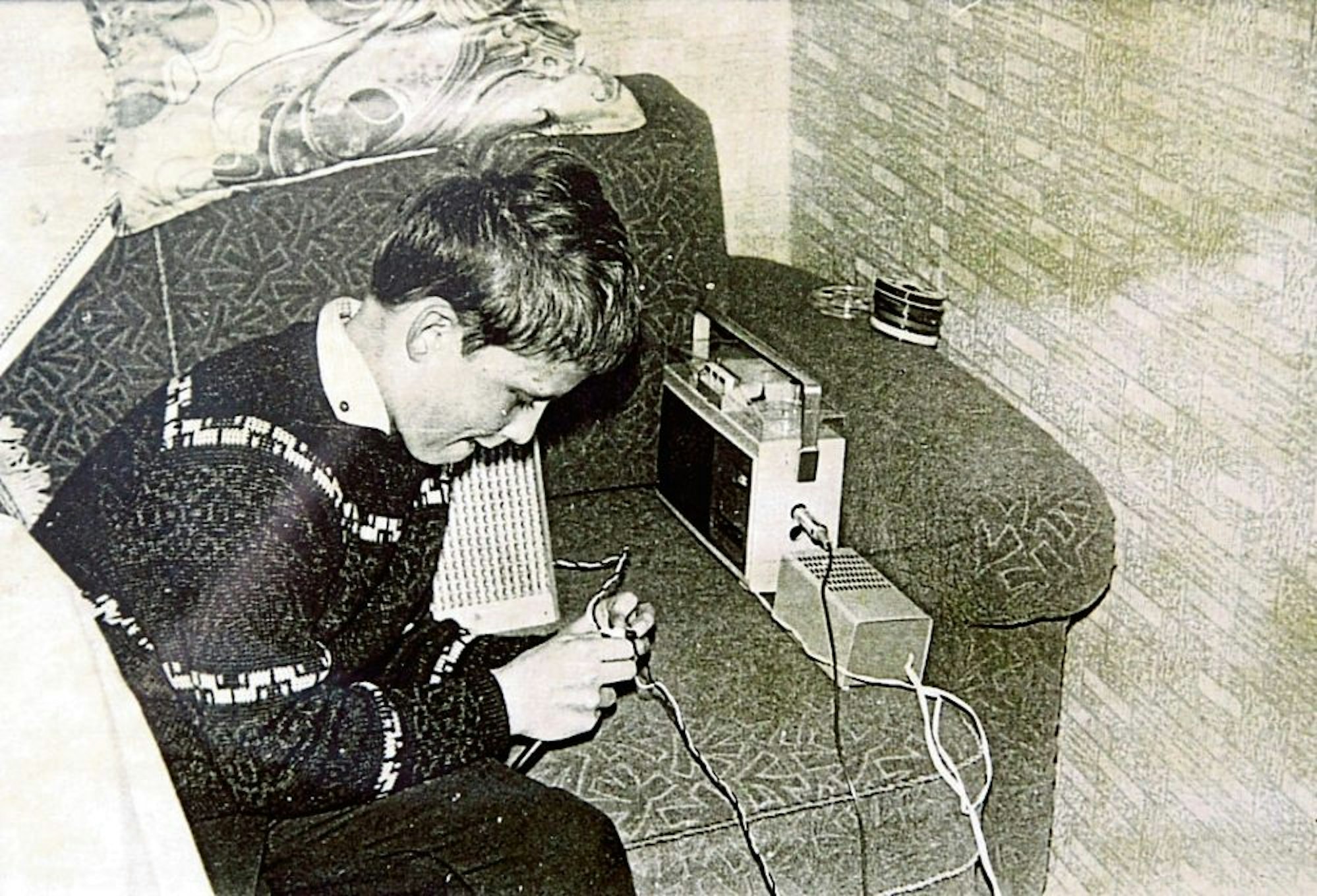 Schon als Junge hatte Werner Otto ein Faible für Audiotechnik. Seinen ersten Kassettenrekorder hat er immer noch.