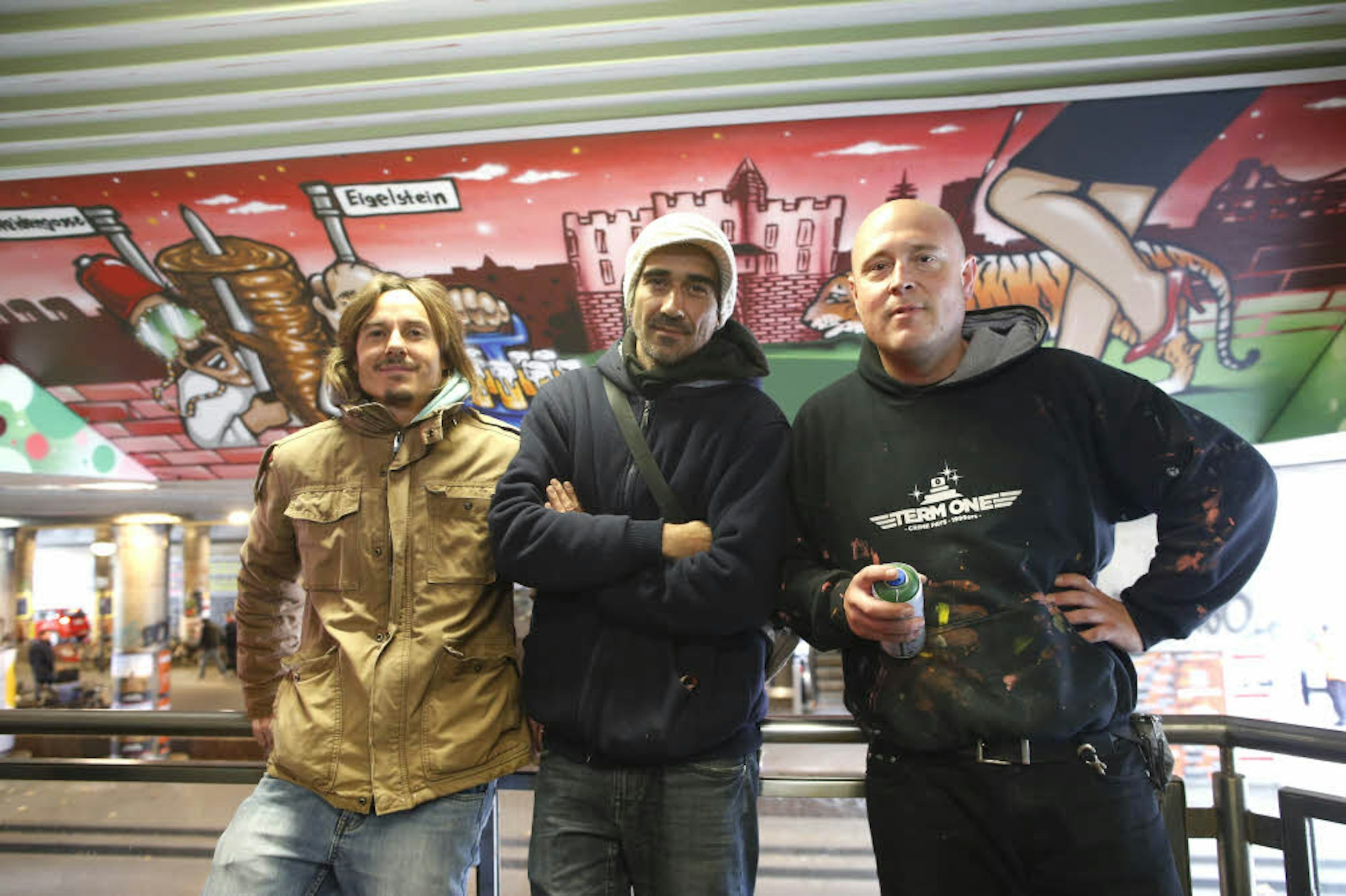 Die Graffiti-Künstler Ron Voigt (v. l.), John Vieh und Henning Hüttler