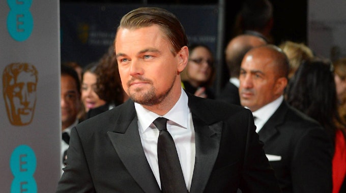 Gleich sechs Bunnies auf einen Schlag - so soll es Hollywood-Schauspieler Leonardo DiCaprio mögen.