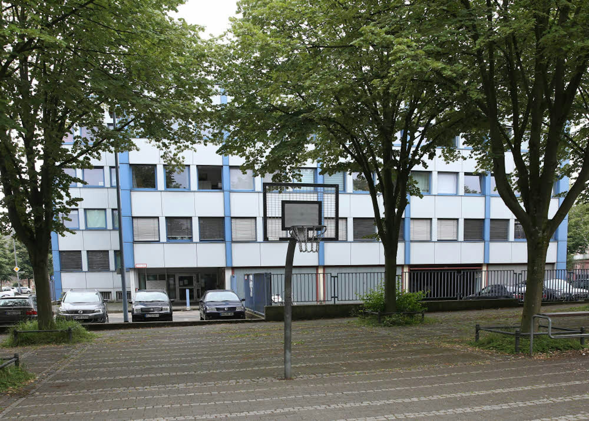 Die Fassade der ehemaligen Kalker Polizeiwache wurde beim Umbau zum Studentenwohnheim kaum verändert.