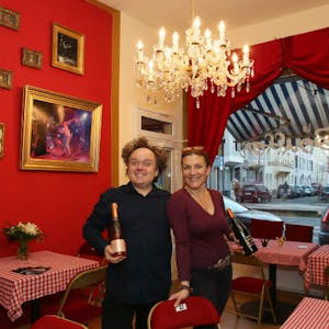 Anja Krips und Frederic Zipperlin in der Weinbar vom „Le Bouffon“.