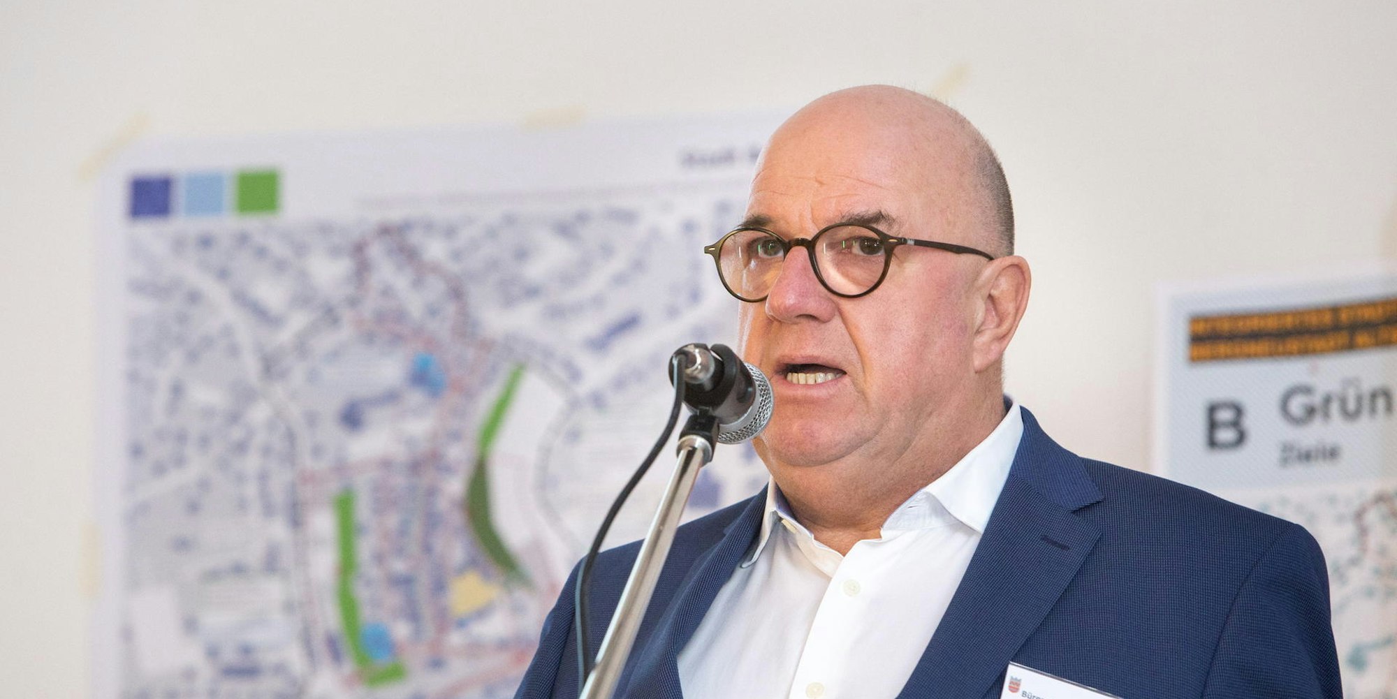 Die verpasste Abrechnung der Straßensanierung Wiedeneststraße ist für die Bergneustädter Politik noch nicht erledigt. Ein Jahr vor der Kommunalwahl nimmt sie Bürgermeister Wilfried Holberg ins Visier.