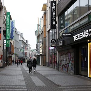 Notbremse in Köln, offene Läden in anderen Orten.
