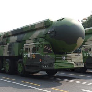 Kann nukleare Sprengköpfe transportieren: Chinesische Interkontinentalrakete von Typ Dong Feng 41.