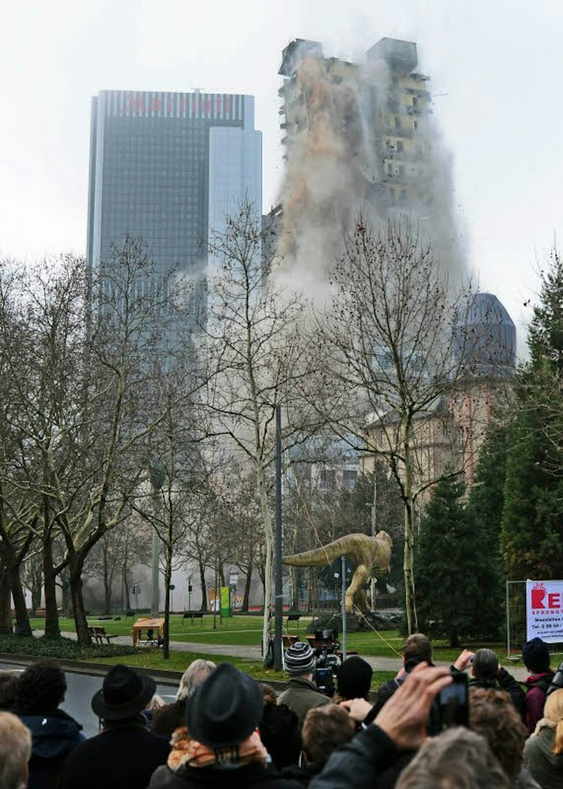 Der AfE-Turm in Frankfurt ist bislang mit 116 Metern das höchste Haus, das jemals in Europa gesprengt wurde.