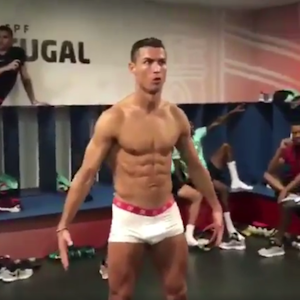Cristiano Ronaldo Mannequin-Challenge