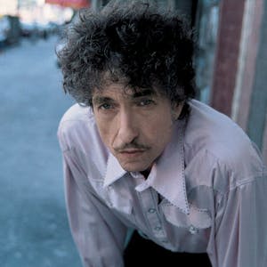Skeptischer Blick auf die Welt: Archivbild von Bob Dylan, ds zu seinem Album „Rough And Rowdy Ways“ erschien. 