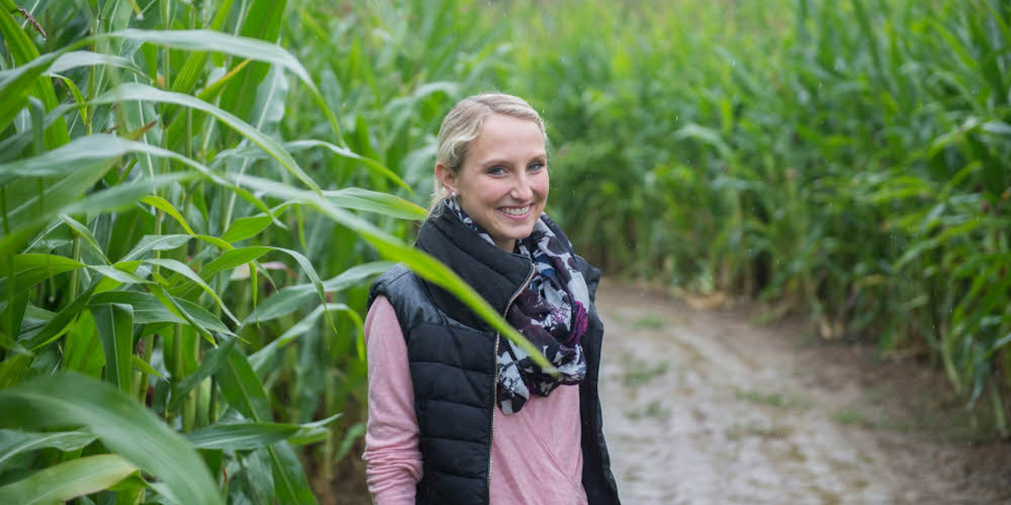 Landwirtschaft mal anders: Anna-Lena Lanzerath freut sich über den Erfolg ihres Irrgartens.