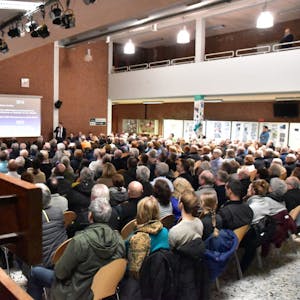 Rund 350 Bürger kamen zur Informationsveranstaltung in die Aula des Schulzentrums.