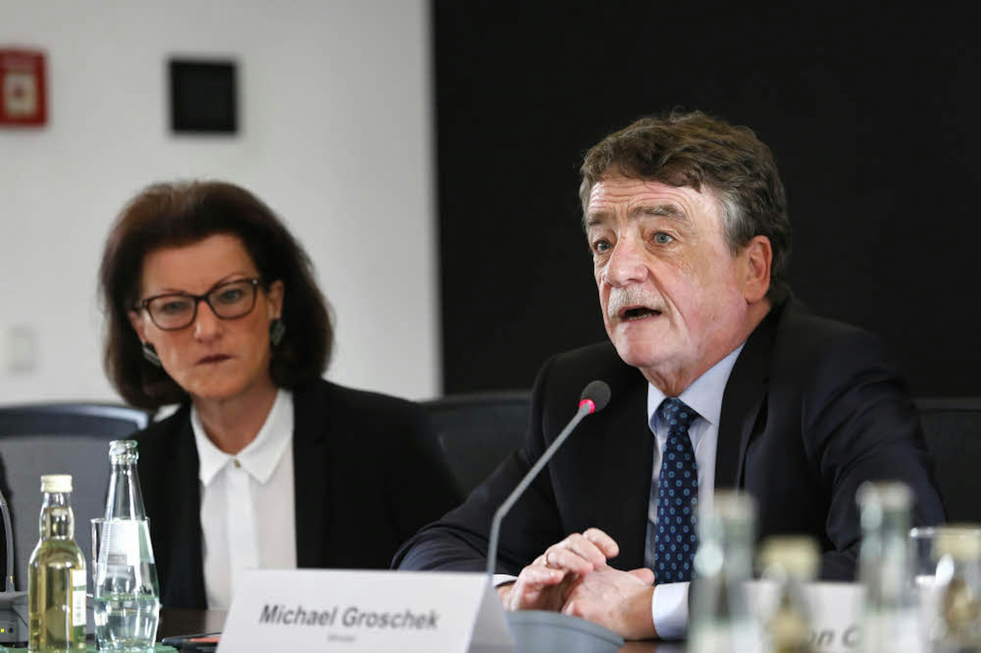 NRW-Verkehrsminister Michael Groschek und Regierungspräsidentin im Regierungsbezirk Köln Gisela Walsken.