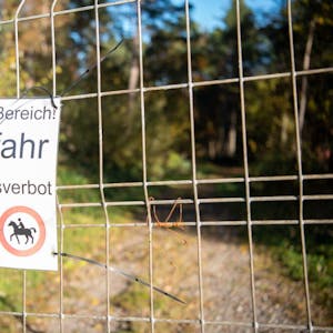 Warnschilder weisen rund um das Mechernicher Bergschadensgebiet auf die Sperrung hin.