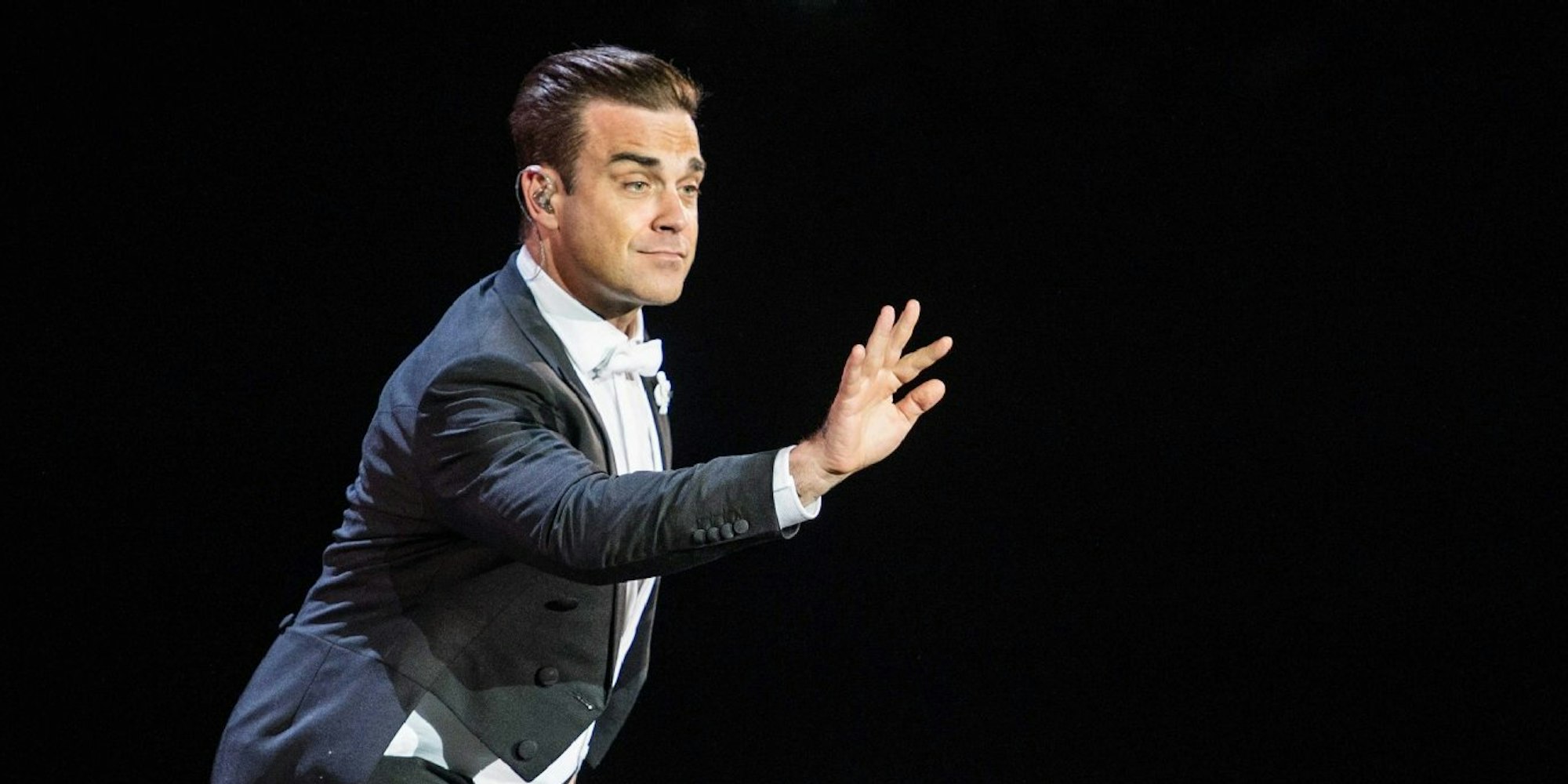 Wir führen Robbie Williams durch Düsseldorf.