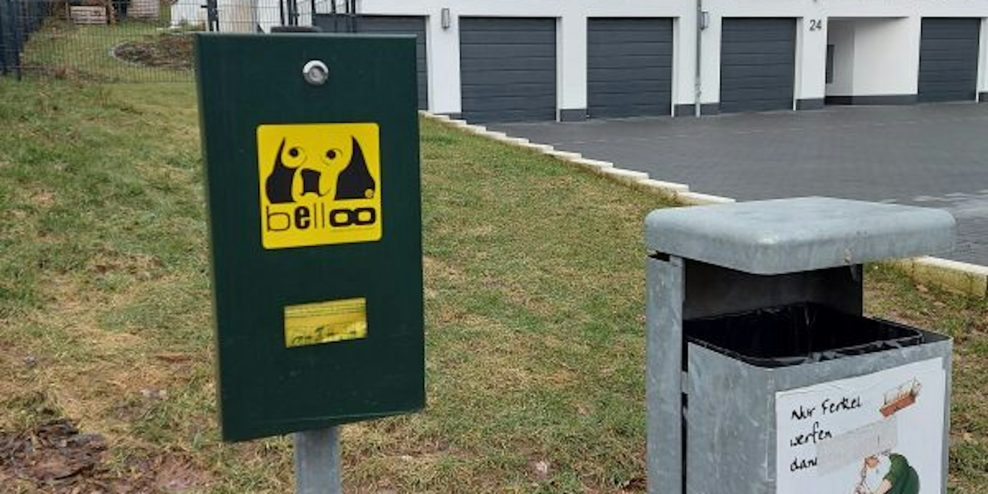 Jetzt gelb: Die Beutel für Hundekot in Burscheid.