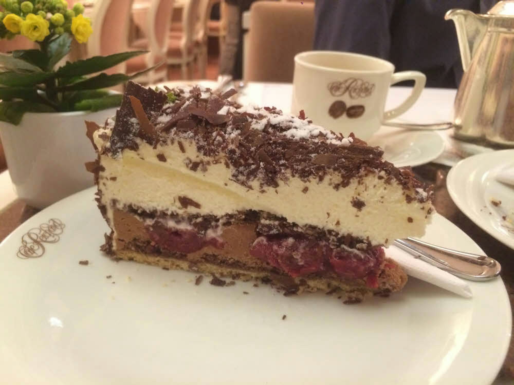 Kuchen im Café Reichard.