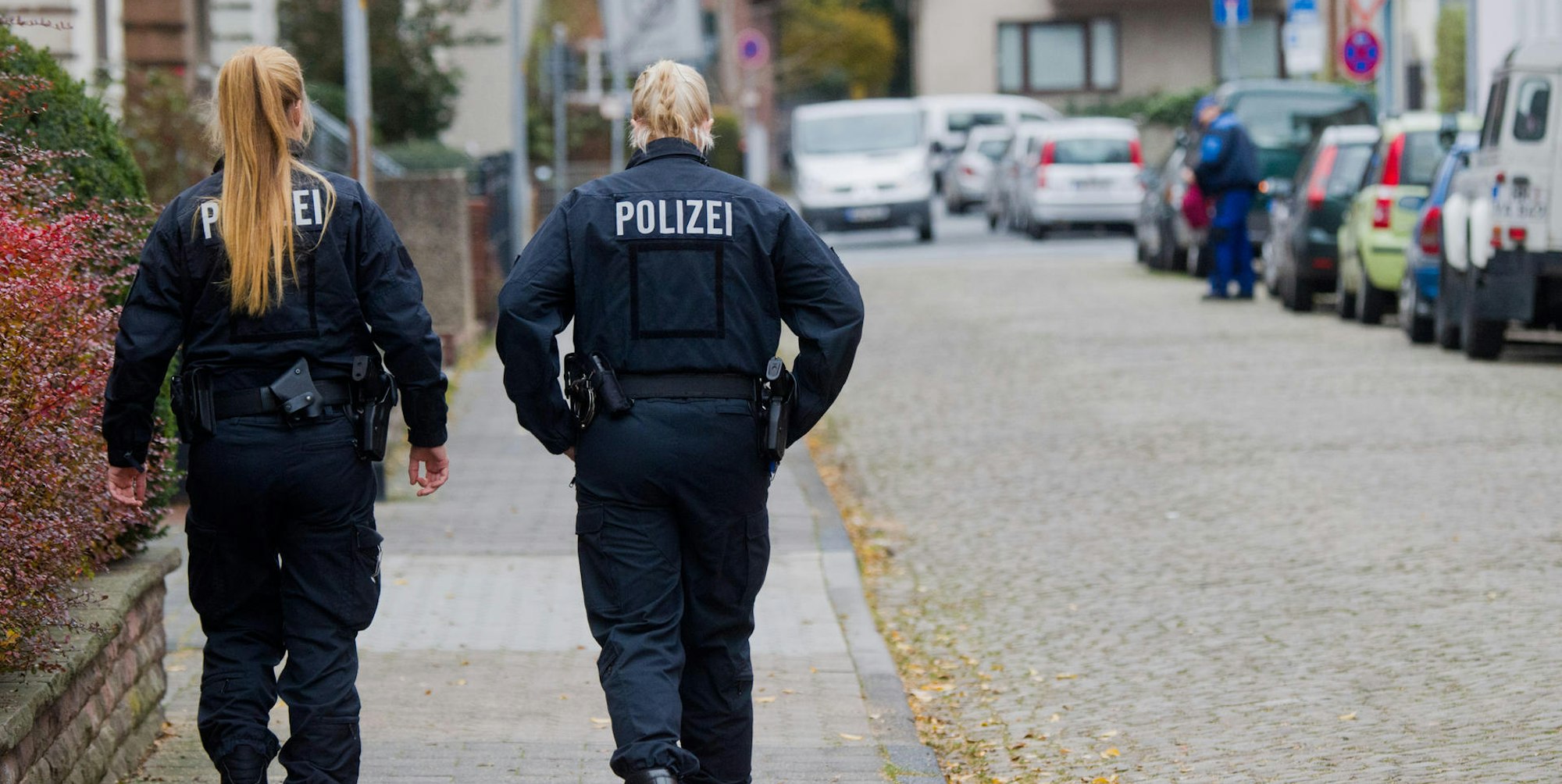 Polizistinnen in Hameln auf Straße