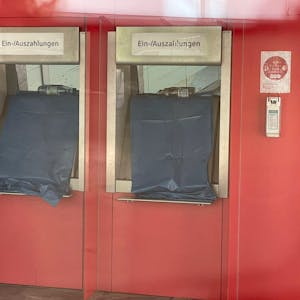 Außer Betrieb: Zahlreiche Geldautomaten im Kreis Euskirchen sind defekt. Das stellt viele Bürger vor Probleme bei der Bargeldversorgung. Die Kreditinstitute versuchen zu helfen.